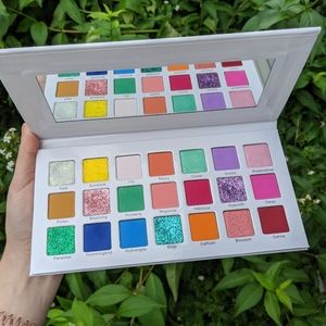 Midas Cosmetics Flower Bomb palette